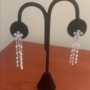 Elegant vintage  Silver Floral Dangle  pierced Earrings